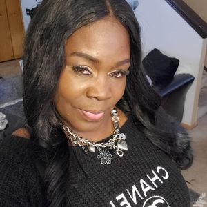 Meet your Posher, Leslie